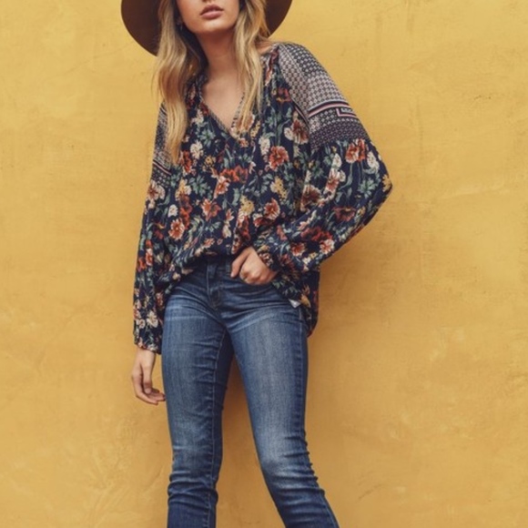 NWT Floral Bubble Sleeve top - Picture 2 of 8